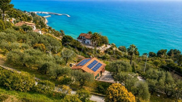 casa indipendente in vendita a Ventimiglia