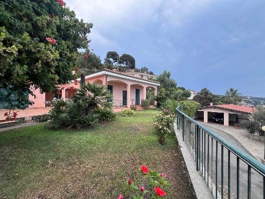 casa indipendente in vendita a Ventimiglia