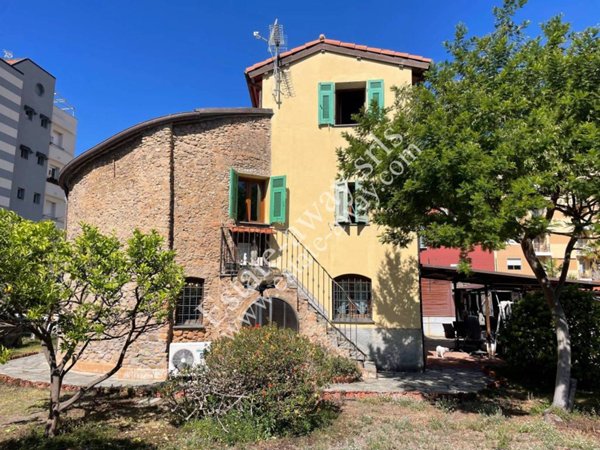 casa indipendente in vendita a Ventimiglia
