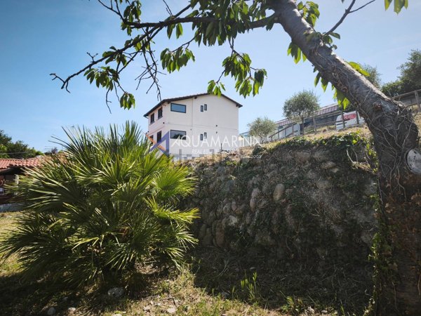 casa indipendente in vendita a Ventimiglia in zona Latte