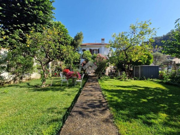 casa indipendente in vendita a Ventimiglia