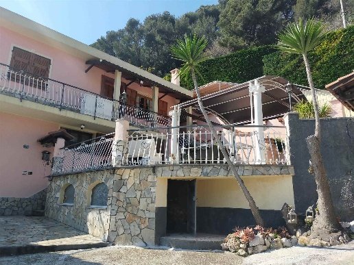 casa indipendente in vendita a Ventimiglia in zona Seglia / San Bernardo