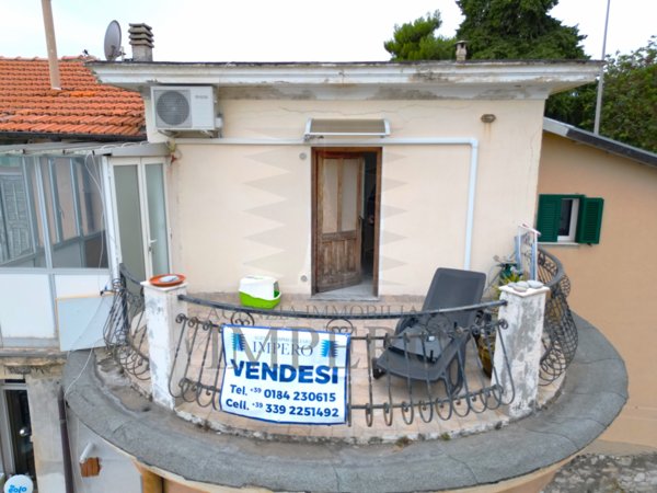 casa indipendente in vendita a Ventimiglia in zona Grimaldi