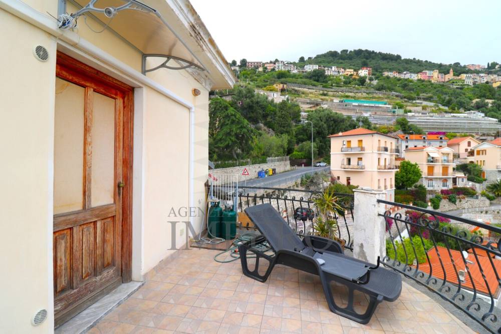 casa indipendente in vendita a Ventimiglia in zona Grimaldi