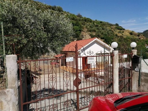 casa indipendente in vendita a Ventimiglia in zona Calvo