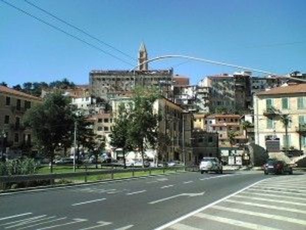 locale di sgombero in vendita a Ventimiglia in zona Latte