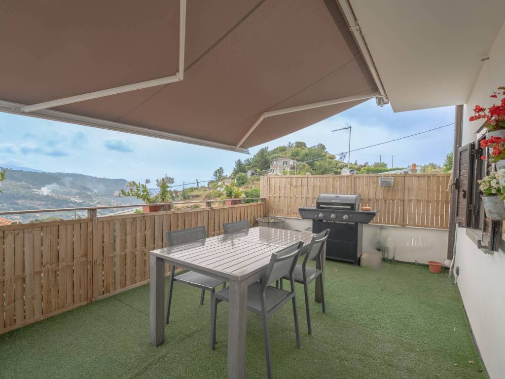 casa indipendente in vendita a Ventimiglia in zona Latte