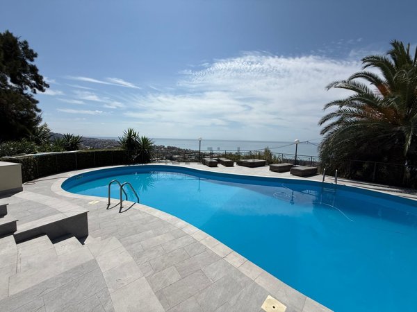 casa indipendente in vendita a Ventimiglia