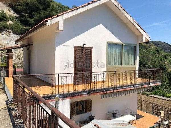 casa indipendente in vendita a Ventimiglia in zona Latte