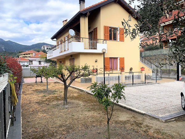casa indipendente in vendita a Ventimiglia
