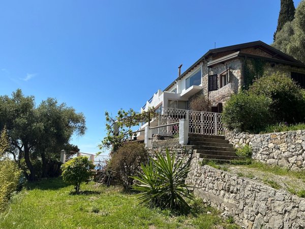 casa indipendente in vendita a Ventimiglia