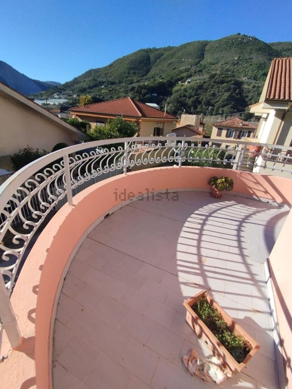 casa indipendente in vendita a Ventimiglia in zona Porra