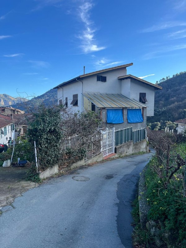 casa semindipendente in vendita a Ventimiglia