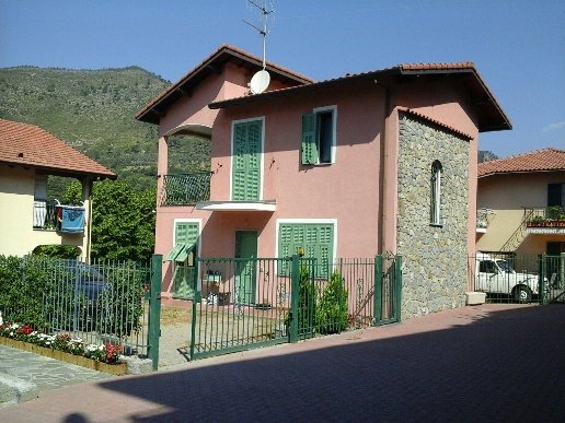 casa indipendente in vendita a Ventimiglia in zona Porra