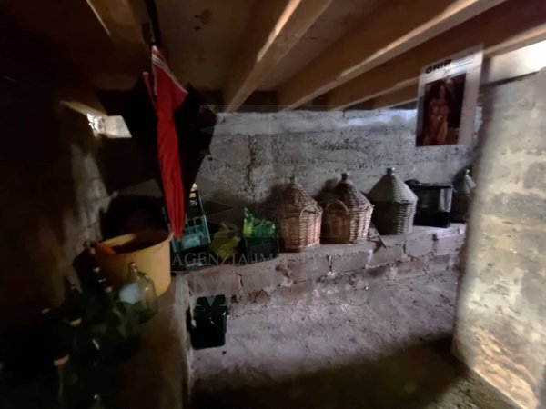 locale di sgombero in vendita a Ventimiglia