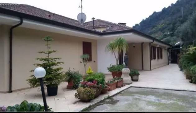 casa indipendente in vendita a Ventimiglia in zona Seglia / San Bernardo