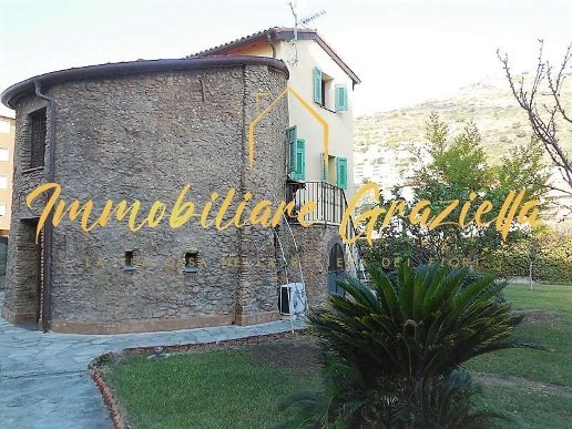 casa indipendente in vendita a Ventimiglia