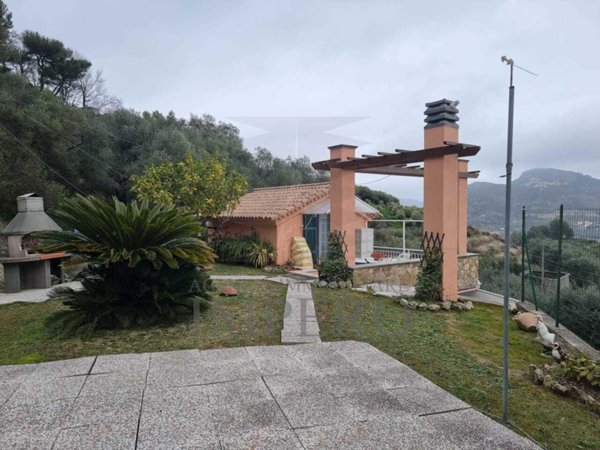 quadrivano in vendita a Ventimiglia in zona Sealza