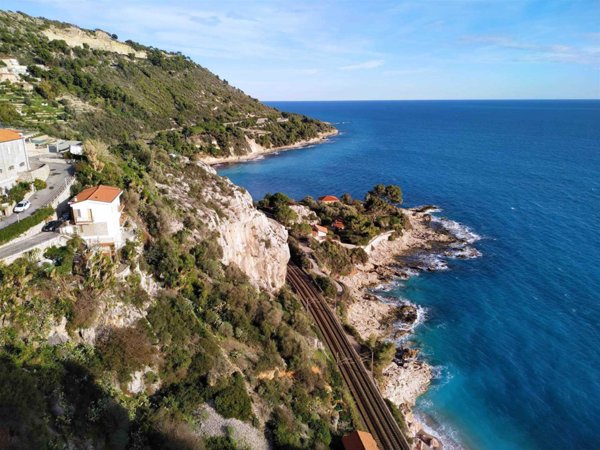 casa indipendente in vendita a Ventimiglia in zona Grimaldi