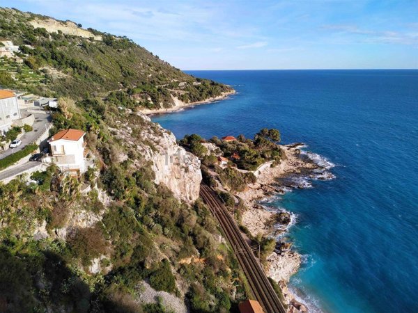 casa indipendente in vendita a Ventimiglia in zona Grimaldi