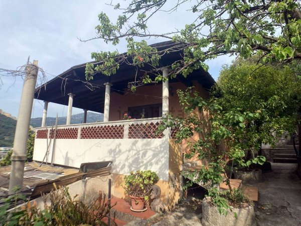 casa indipendente in vendita a Ventimiglia