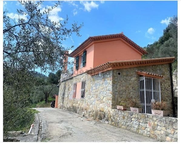 casa indipendente in vendita a Ventimiglia in zona Sealza