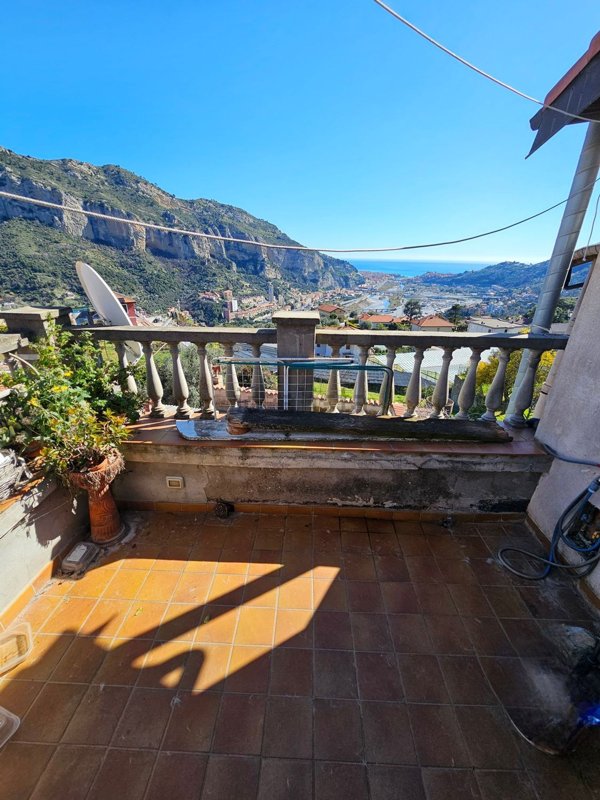 appartamento in vendita a Ventimiglia in zona Seglia / San Bernardo