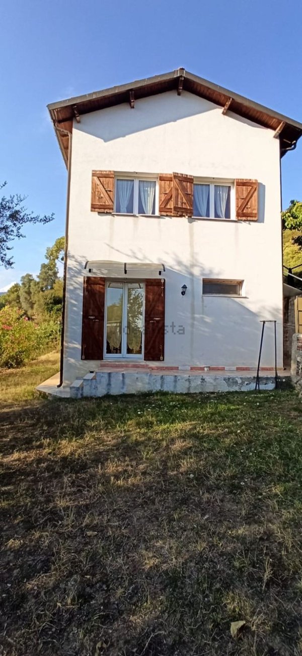 casa indipendente in vendita a Ventimiglia in zona Latte