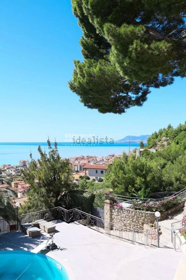 casa indipendente in vendita a Ventimiglia