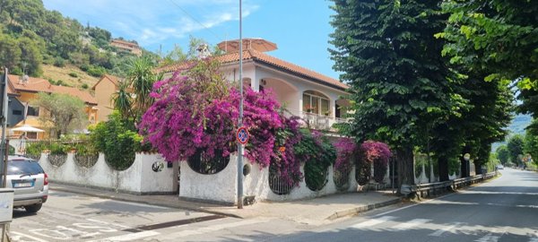 casa indipendente in vendita a Ventimiglia