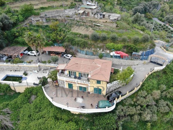 casa indipendente in vendita a Ventimiglia in zona Latte