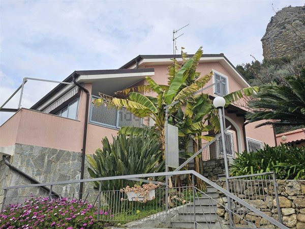 casa indipendente in vendita a Ventimiglia