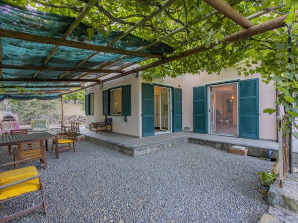 casa indipendente in vendita a Ventimiglia in zona Varase