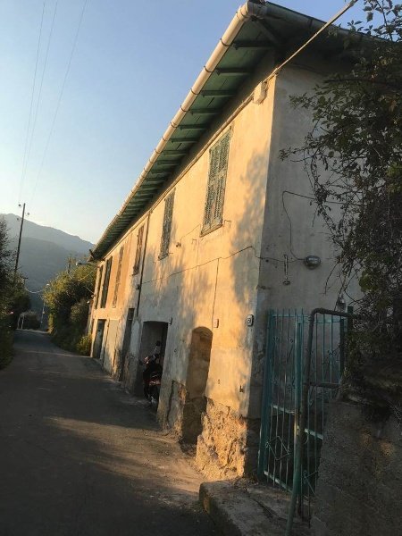 casa indipendente in vendita a Ventimiglia in zona Latte