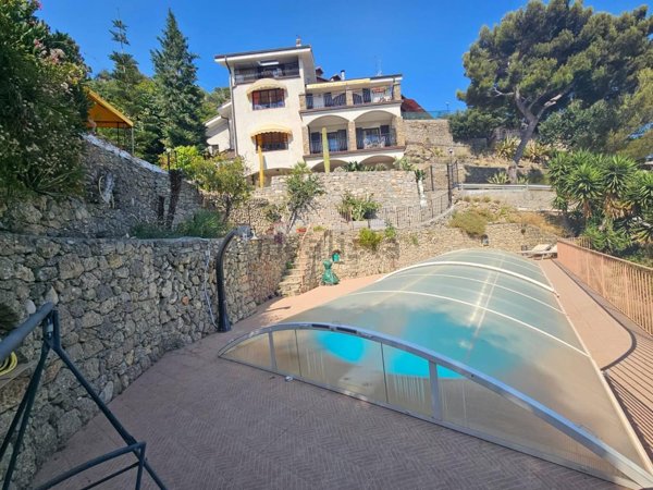 casa indipendente in vendita a Ventimiglia