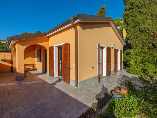 casa indipendente in vendita a Ventimiglia in zona Grimaldi