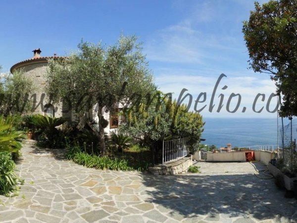 casa indipendente in vendita a Ventimiglia in zona Grimaldi