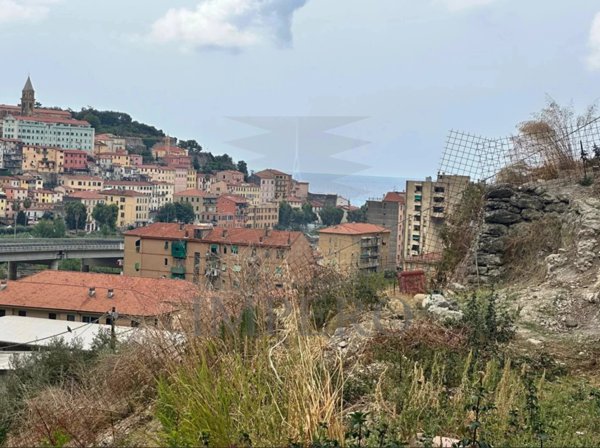 locale di sgombero in vendita a Ventimiglia