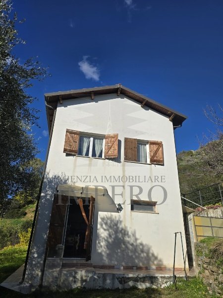 casa indipendente in vendita a Ventimiglia in zona Carletti