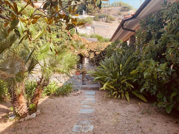 casa indipendente in vendita a Ventimiglia