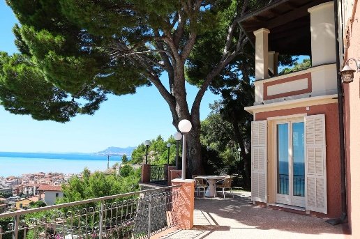 casa indipendente in vendita a Ventimiglia