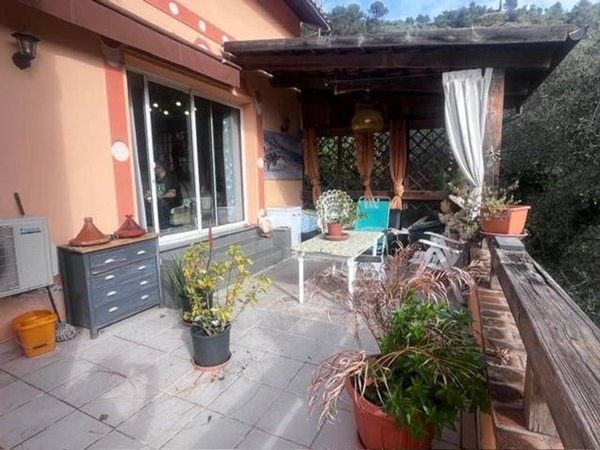 casa indipendente in vendita a Ventimiglia in zona Verrandi