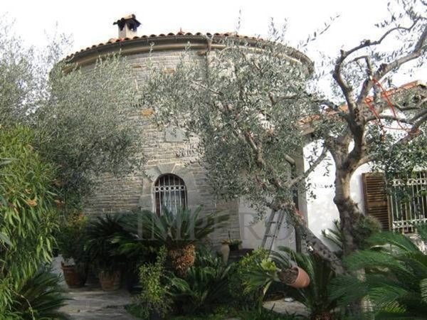 casa indipendente in vendita a Ventimiglia in zona Latte