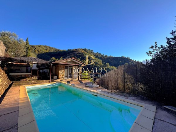 casa indipendente in vendita a Ventimiglia in zona Verrandi