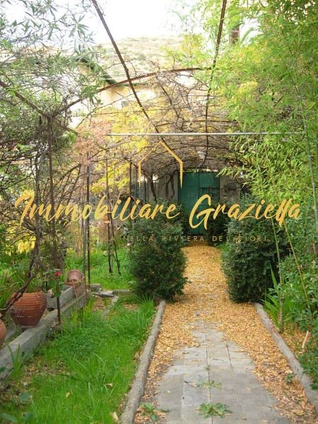 casa indipendente in vendita a Ventimiglia