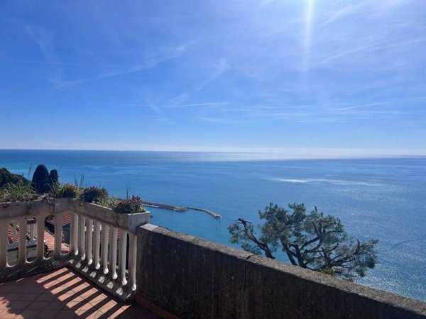 casa indipendente in vendita a Ventimiglia