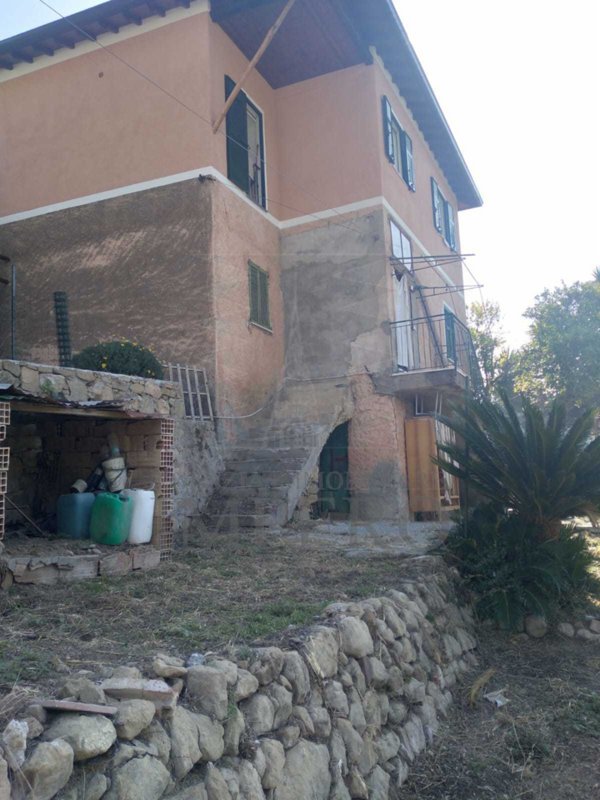 casa indipendente in vendita a Ventimiglia in zona Latte