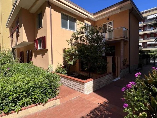 casa indipendente in vendita a Ventimiglia