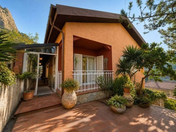 casa indipendente in vendita a Ventimiglia