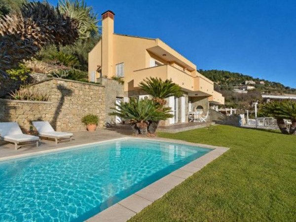 casa indipendente in vendita a Ventimiglia